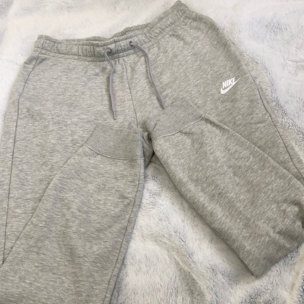 NIKE Sweatpants
